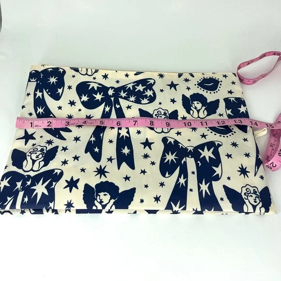 Baggu Spring 2024 Cream & Navy Cherub Bow Pattern Large Go Pouch NWOT - Picture 7 of 8